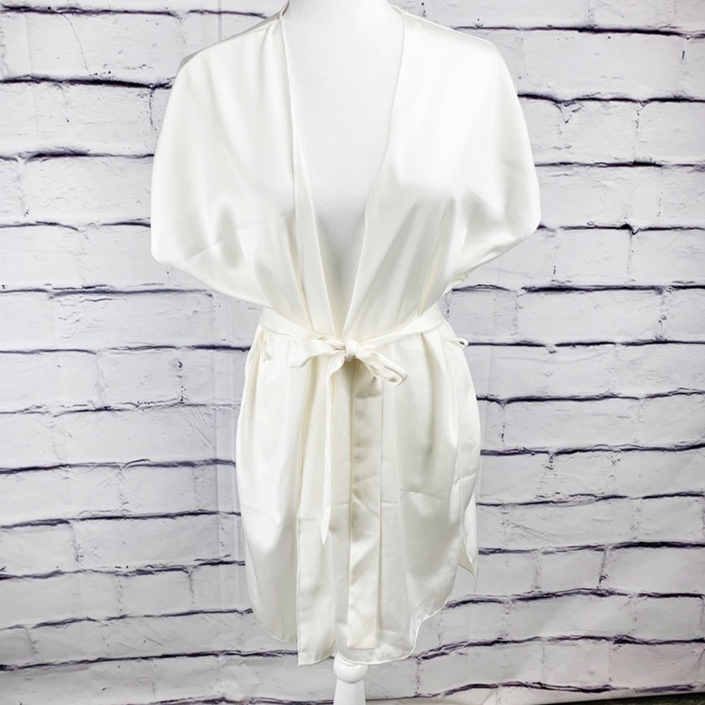Victoria’s Secret vintage lace detail robe